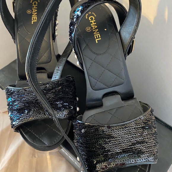 Chanel brand new in box flower wedges - Picture 2 of 4